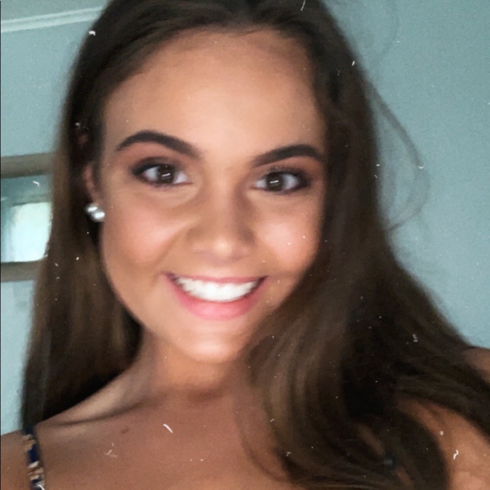 Meet your Posher, Abbey